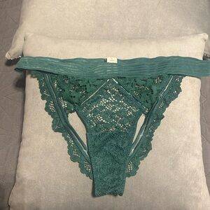 NWT Victoria’s Secret lace cheekini